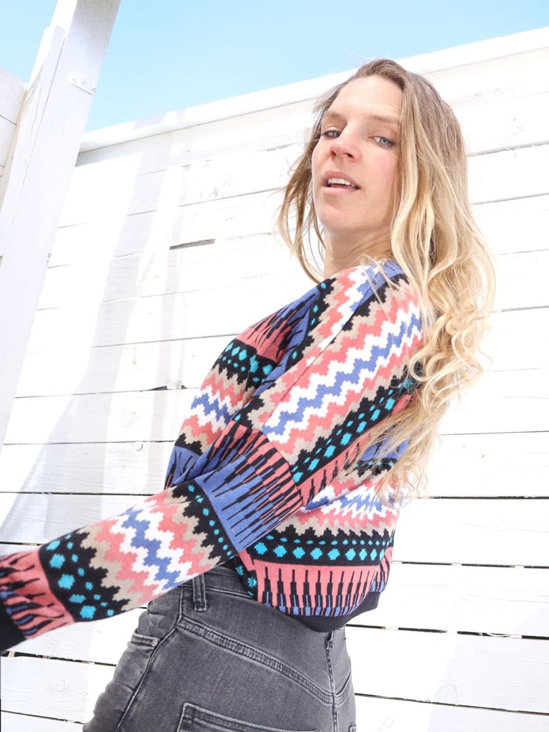 Adarry — Crop Sweter Estampado Azteca de Rayas · Talla L