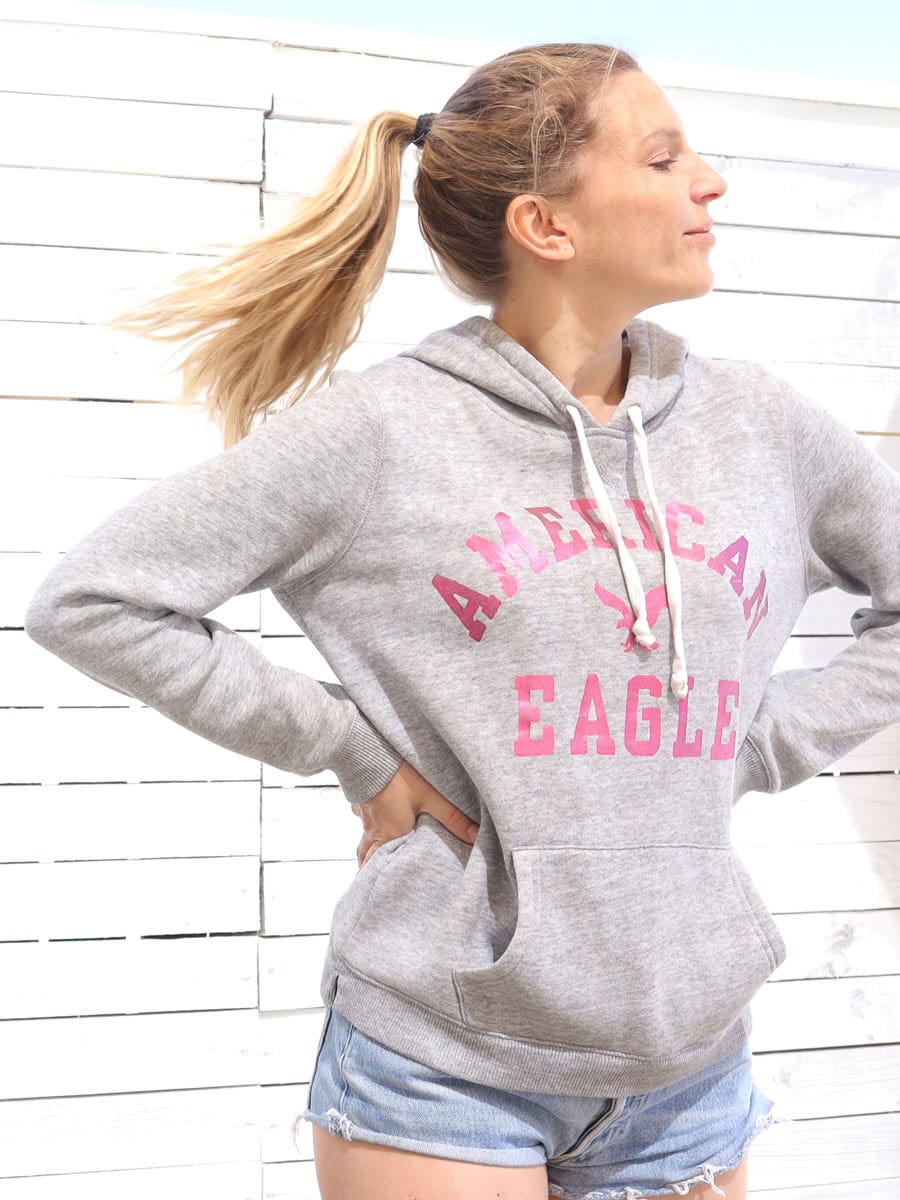 American Eagle — Logo Estampado Metálico Hoodie · Talla L