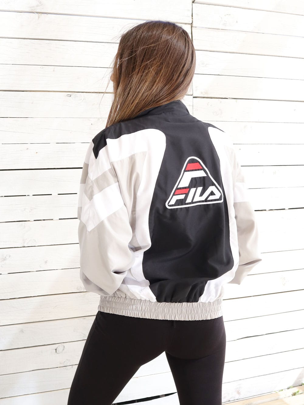 Fila — Cortaviento Retro con Logo en la Espalda · Talla M