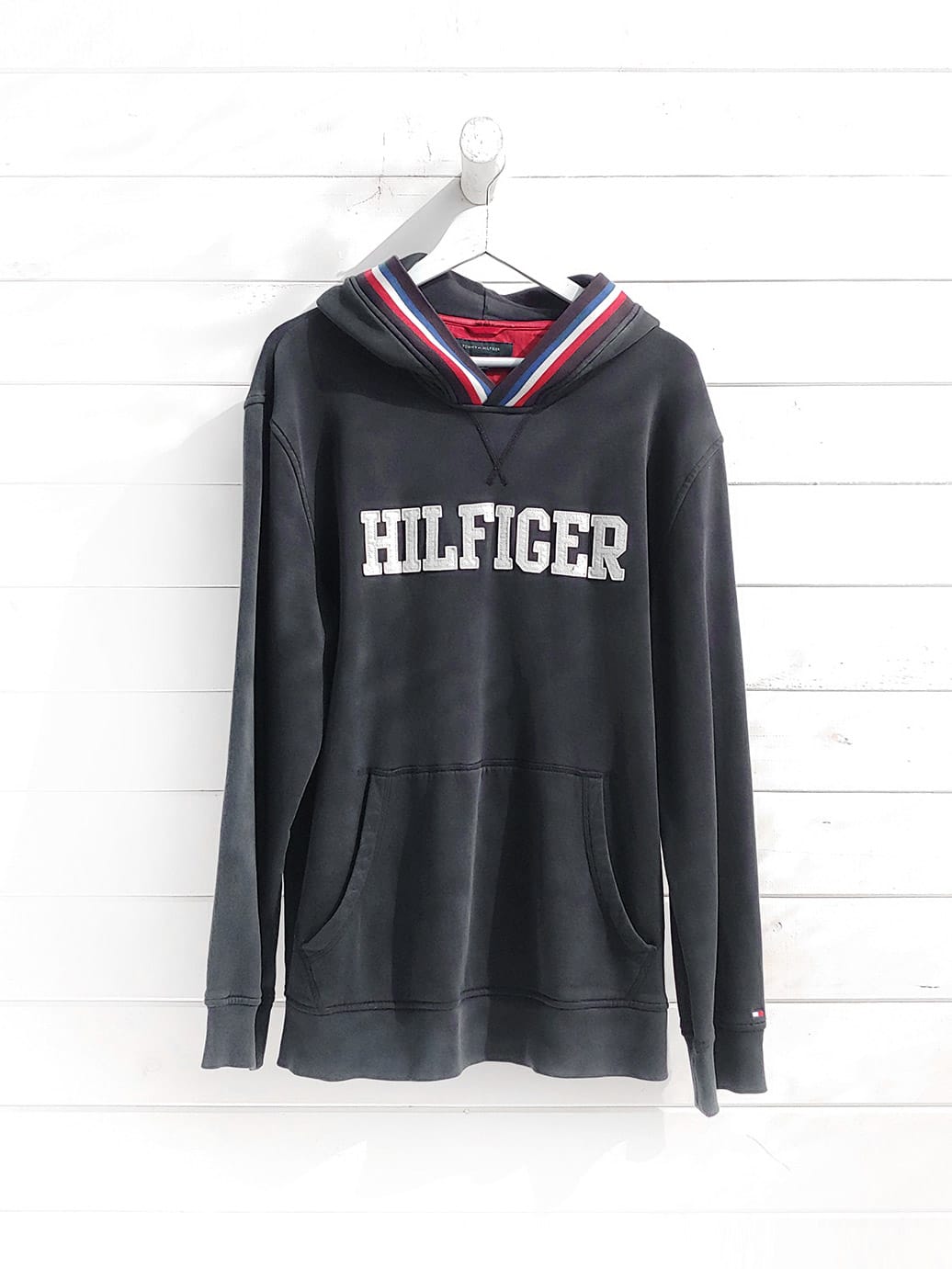 Tommy Hilfiger — Poleron con Logo Frontal · Talla L